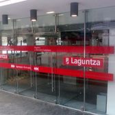 Rótulos Best fachada con escaparate con rotulación autoadhesiva