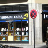 Rótulos Best tienda con letrero luminoso